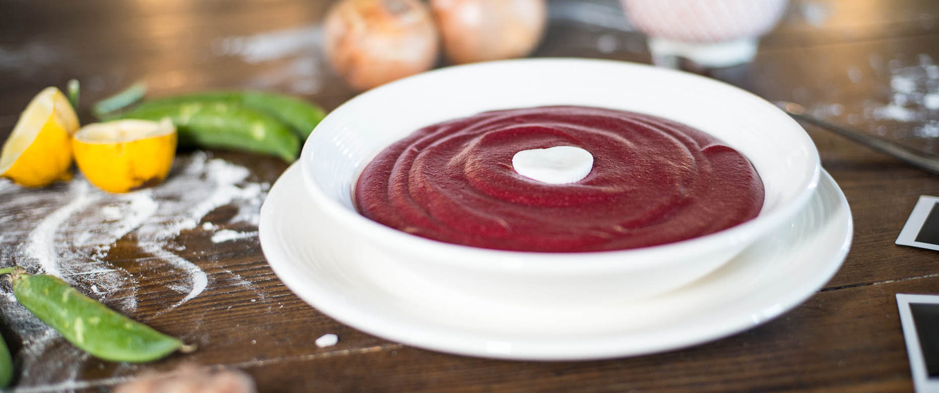 Vellutata calda di barbabietola con cuore freddo di Camembert