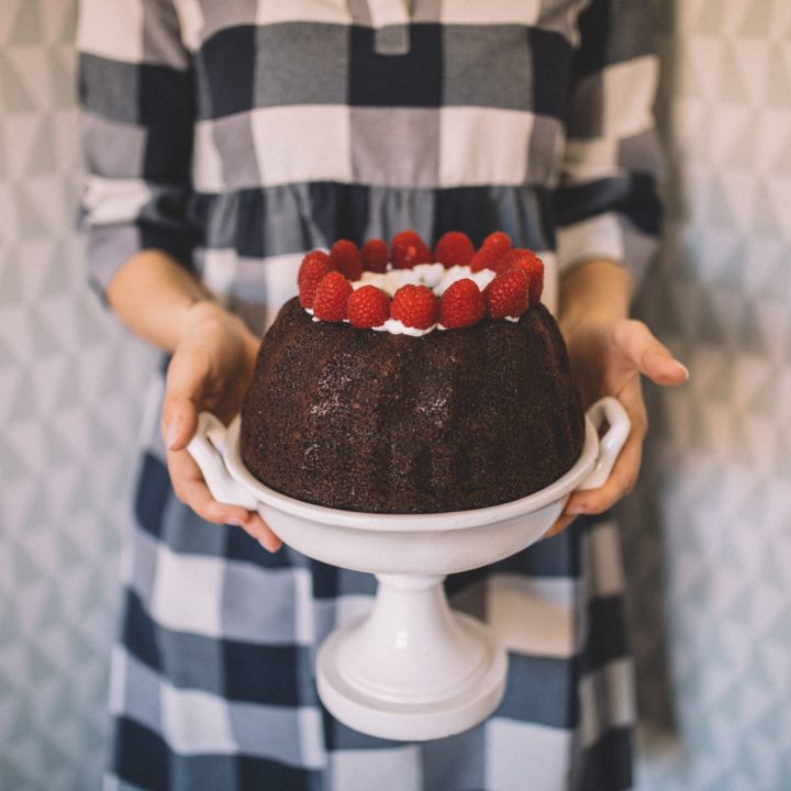 Torta al cioccolato e poesie di sottofondo