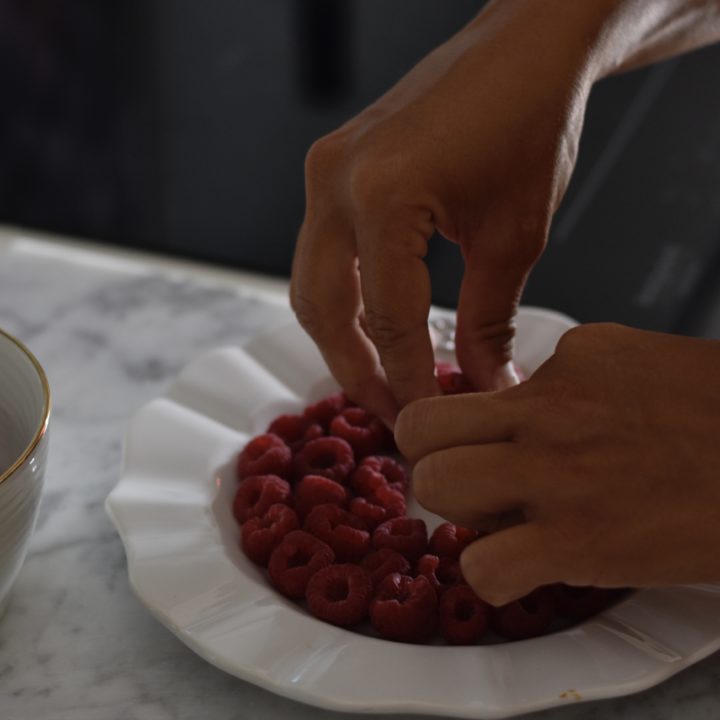 Lamponi ripieni di cioccolato fondente